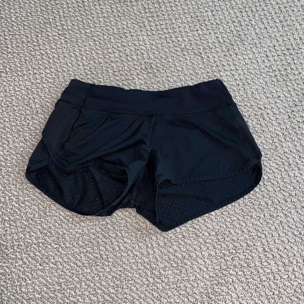 Lululemon size 4 shorts 2.5”